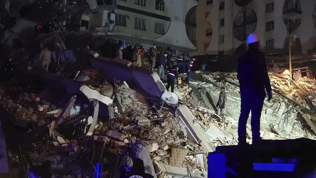 Penampakan Kerusakan Akibat Gempa Dahsyat Magnitudo 7,8 di Turki, Sejumlah Bangunan Runtuh