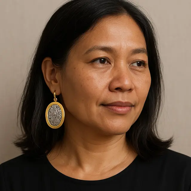 Model Anting 4 Gram untuk Ibu-Ibu Usia 40 Tahun (Image by ChatGPT)