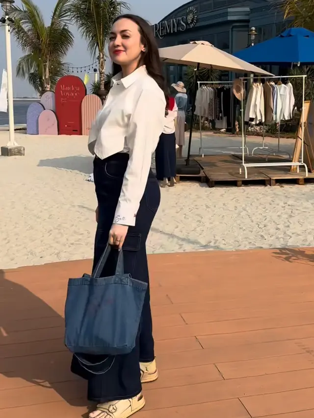 OOTD Selebritis Kenakan Pakaian dari Brand Sarwendah.