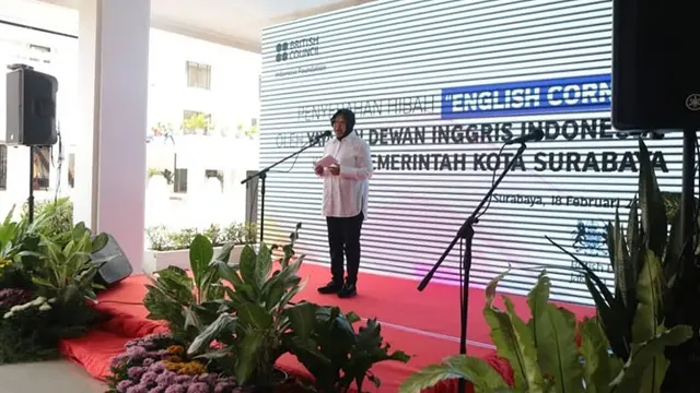 6 Potret Tri Rismaharini Resmikan English Corner di Perpustakaan Umum Kota Surabaya