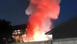 Letupan api di pabrik nikel di Pendingin Kecamatan Sanga Sanga Kutai Kartanegara Kalimantan Timur. (Liputan6.com/ Dok Ist)