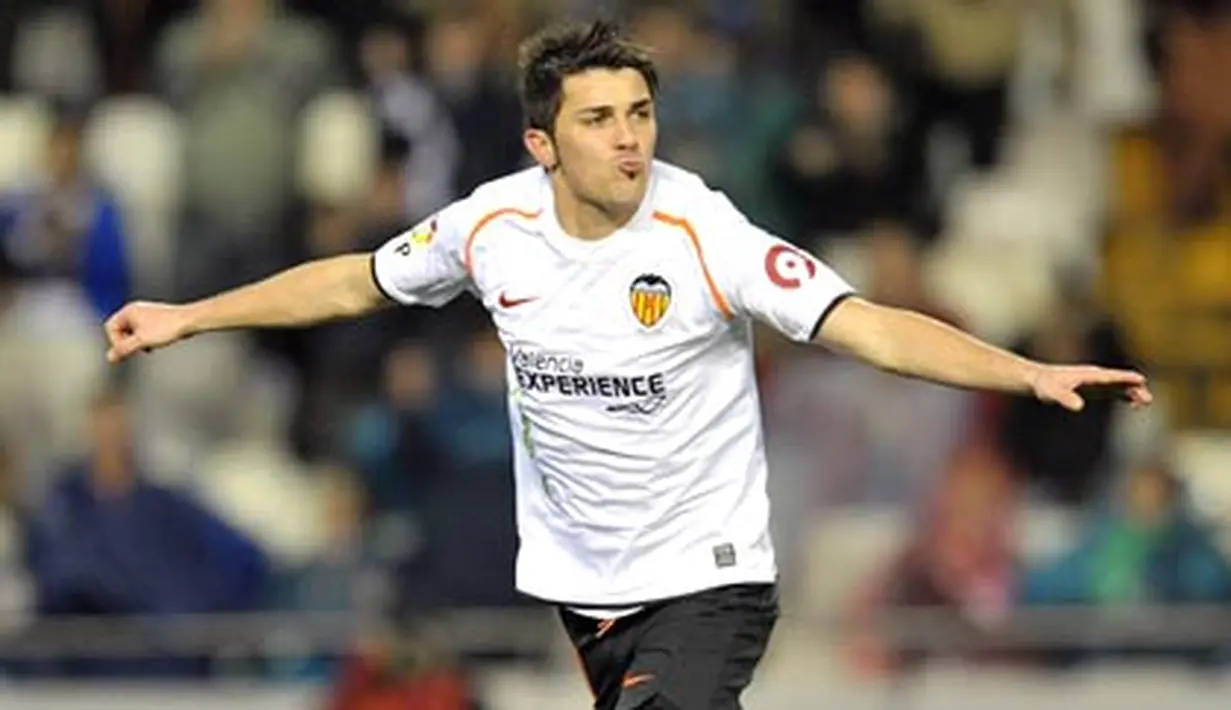 Valencia's David Villa celebrates his goal against Almeria during their Spanish league match at Mestalla Stadium in Valencia, on February 1, 2009. AFP PHOTO/DIEGO TUSON