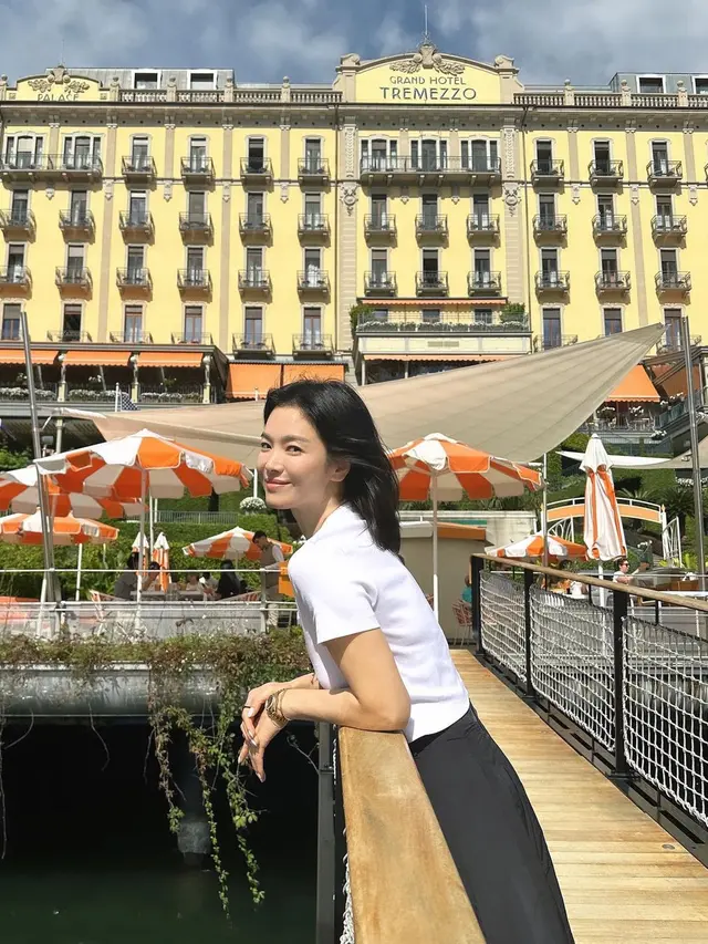 6 Potret Cantik Song Hye Kyo Pamer Wajah Bare Face Song Hye Kyo saat Liburan di Italia