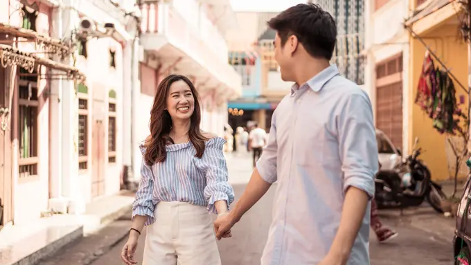 perempuan dan pasangan 6 mei 1