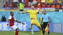 David Alaba pun keluar sebagai Man of the Match dalam pertandingan krusial tersebut usai dirinya memberikan asist dalam proses terciptanya gol bagi Austria. (Foto: AP/Pool/Marko Djurica)