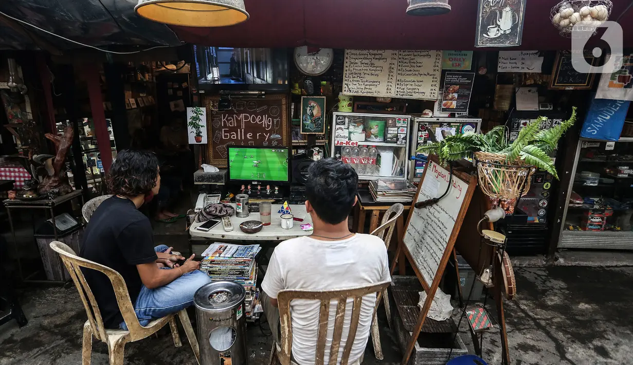 Suasana tempat jual - beli barang-barang antik di Kebayoran Vintage, Jakarta, Kamis (22/9/2020). Berdasarkan keterangan para pedagang, penjualan barang antik mengalami penurunan sebesar 50 persen di masa pandemi COVID-19 saat ini. (Liputan6.com/Johan Tallo)