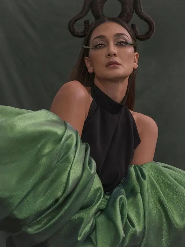7 Gaya Pemotretan Luna Maya, Terinspirasi dari Perjalanan Kariernya