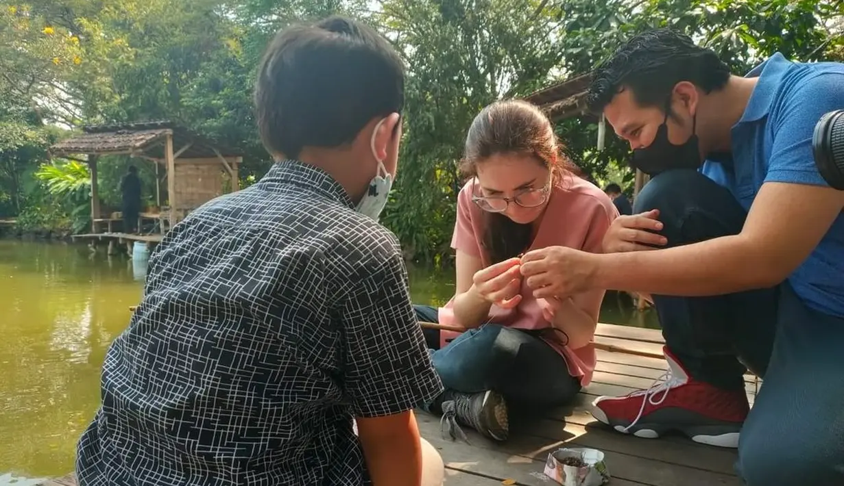 Arumi Bachsin dan Emil Dardak (Instagram/arumibachsin_94)