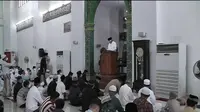 Gubernur Sulut Olly Dondokambey menghadiri salat Iduladha 1441 Hijriah di Masjid Raya Ahmad Yani Manado, Jumat (31/7/2020).
