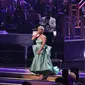 Lady Gaga tampil di atas panggung selama Grammy Awards ke-64 di MGM Grand Garden Arena, Las Vegas, Amerika Serikat, 3 April 2022. (VALERIE MACON/AFP)