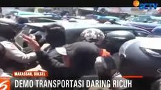 Massa melempari mobil hingga kaca depan, kaca samping dan kaca belakang rusak.