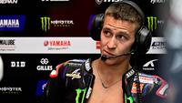 Sementara satu-satunya rival yang bisa menjegal Pecco, Fabio Quartararo terlihat lebih santai dan rileks menghadapi balapan MotoGP Valencia. (AFP/Javier Soriano)