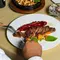 Cara Makan Steak Menggunakan Pisau dan Garpu yang Benar dan Elegan