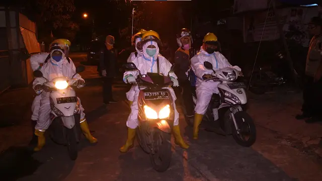 Anggota Kelompok Relawan Srikandi Covid-19