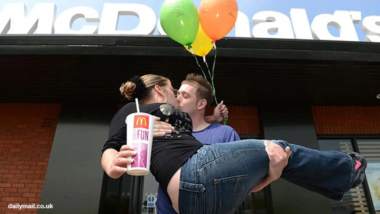 menikah-di-mcd-130716b.jpg