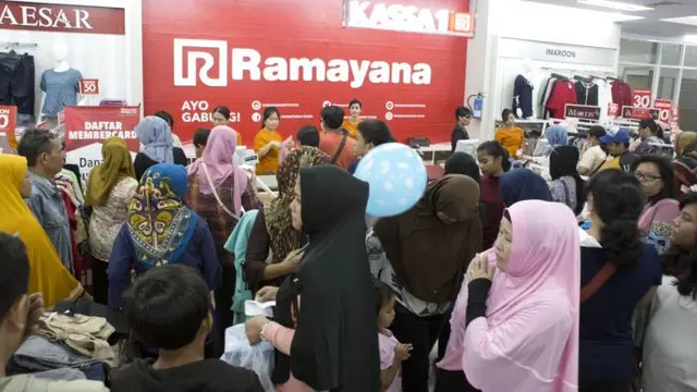 PT Ramayana Lestari Sentosa Tbk menambah tiga gerai baru di bulan Desember. 