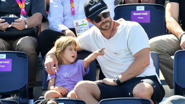 [Bintang] Chris Hemsworth