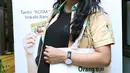 Tantri Kotak mengajak masyarakat untuk ikut peduli terhadap lingkungan dalam penggunaan kantong plastik. (Galih W. Satria/Bintang.com)