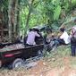 Sebuah mobil terbuka atau pikap yang membawa 17 orang dari wilayah Jatiwangi, Majalengka masuk ke dalam jurang sedalam 30 meter di Jalan Raya Sukamantri-Panjalu, Dusun Cimara, Kabupaten Ciamis, Jawa Barat, Senin (8/8/2022). (Foto: Istimewa)
