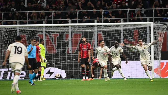 Selebrasi pemain AS Roma saat mengalahkan AC Milan di Liga Europa