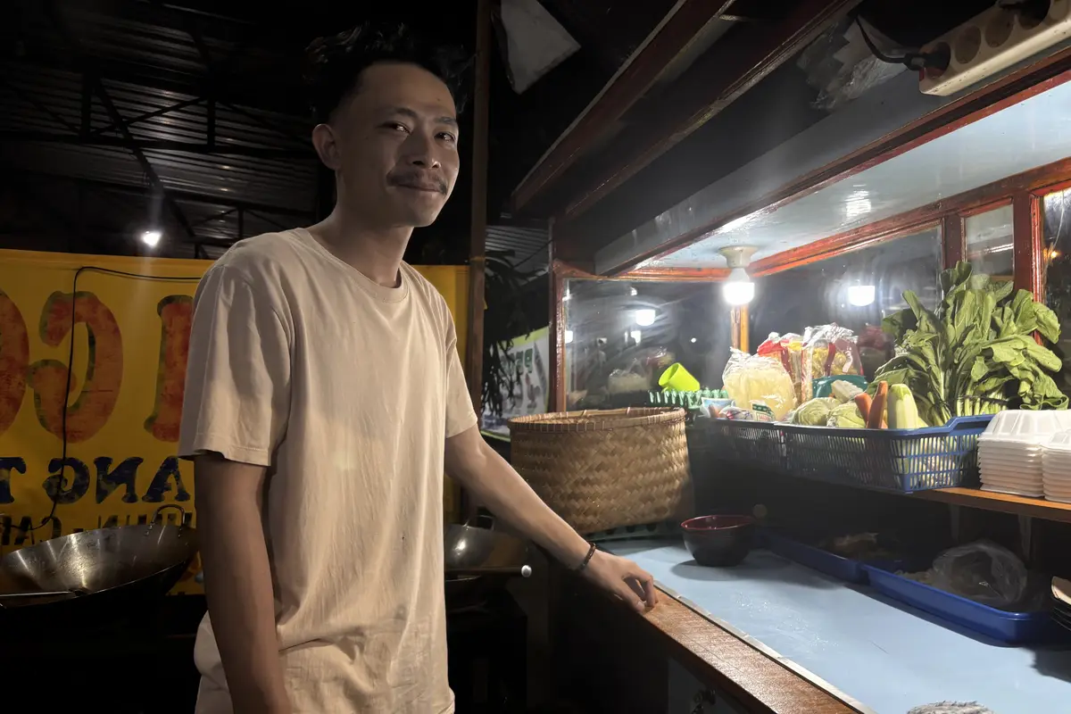 Fian (27), perantau asal Tegal yang membuka lapak nasi goreng di Sleman