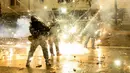 Untuk meredam aksi unjuk rasa, polisi mengerahkan meriam air dan gas air mata. (Giorgi ARJEVANIDZE/AFP)