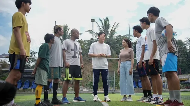 6 Potret Shin Tae-yong Syuting Film Ghost Soccer: Bola Mati, Jadi Cameo
