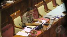 Komjen Pol Badrodin Haiti saat mengikuti Uji kelayakan dan kepatutan (fit and proper test) calon Kapolri di Komisi III DPR, Jakarta, Kamis (16/4/2015). (Liputan6.com/Helmi Afandi)