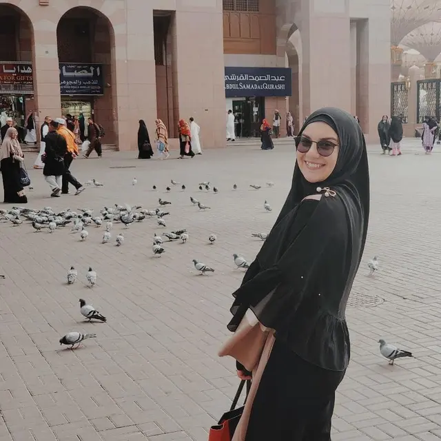 Potret Ammar Zoni dan Irish Bella saat di Madinah, Bikin Syhadu