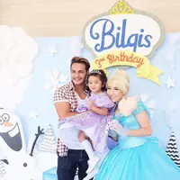 Ravi Bhatia menghadiri acara ulang tahun anak Ayu Ting Ting. (Instagram/ravi.bhatia)