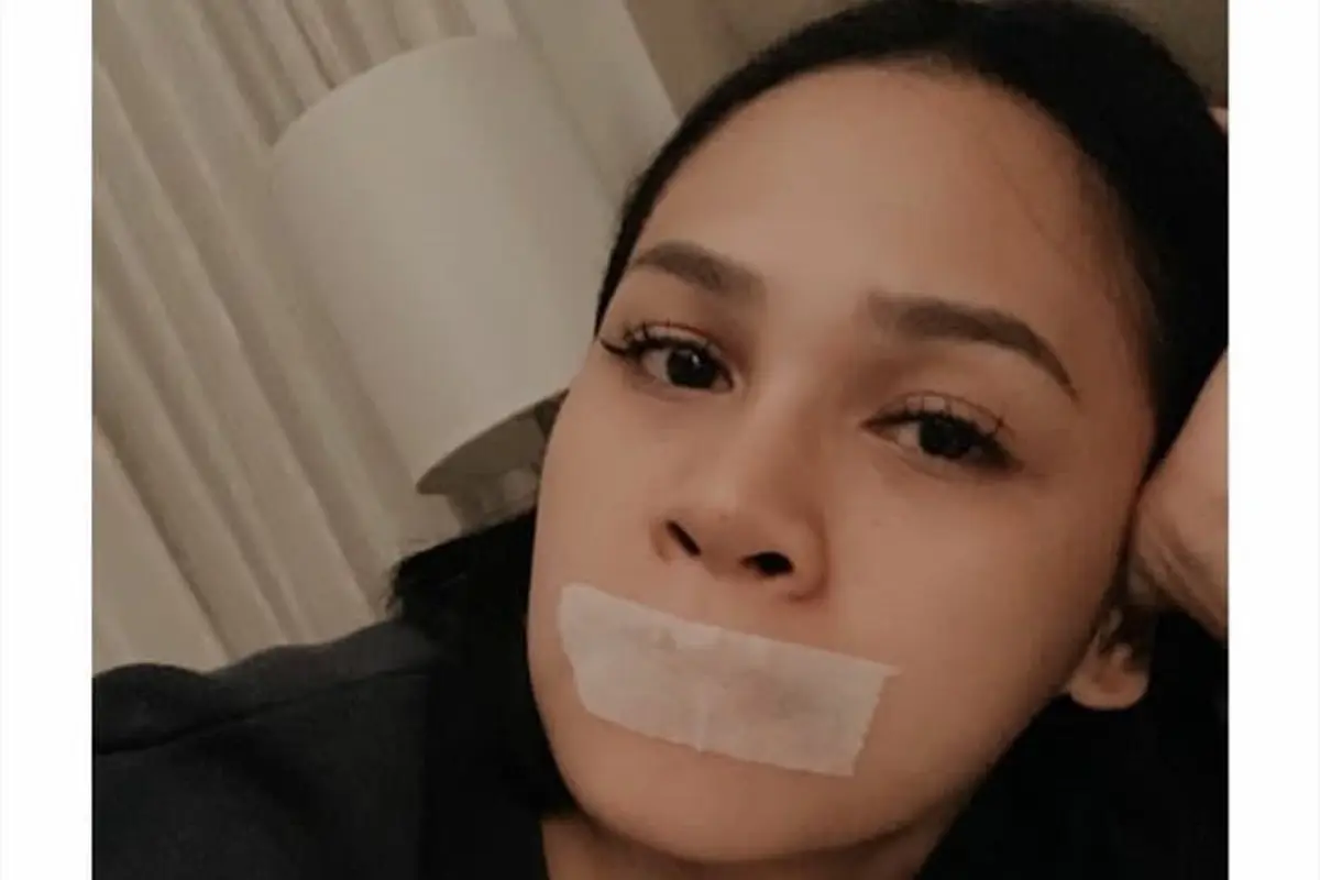 Andien Plester Mulut saat tidur