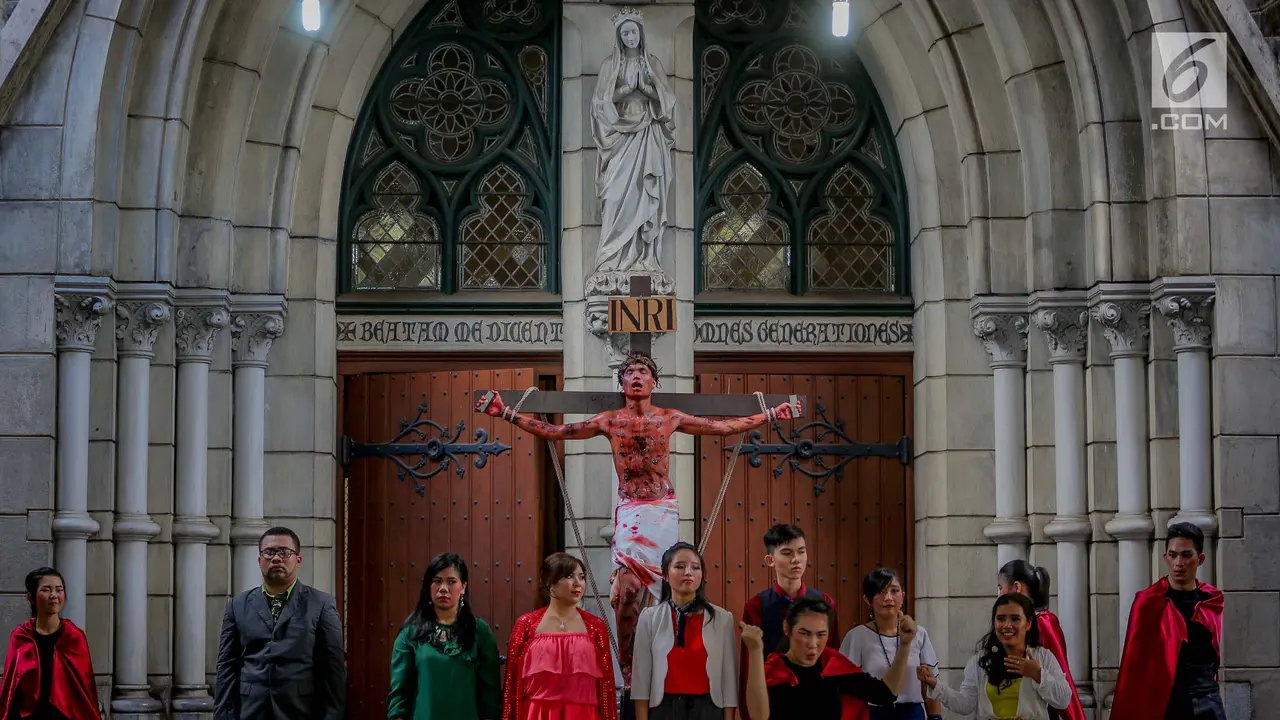 Melihat Prosesi Jalan Salib di Jumat Agung Gereja Katedral