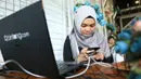 Tidak hanya sapaan, dan pertayaan-pertayaan lucu yang didapatkan Rina Nose di Live Chat BBM, presenter itu juga banyak mendapat pertanyaan seputar mantan kekasihnya Fachrul Razi. (Adrian Putra/Bintang.com)