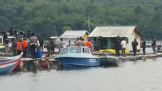 Tim Densus 88 Antiteror menyergap empat terduga teroris di areal keramba jaring apung (KJA) Waduk Juanda Jatiluhur, Purwakarta, Jawa Barat. Polisi belum mengetahui alasan empat terduga teroris itu memilih daerah di sekitar Waduk Jatiluhur, sebagai te...