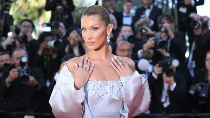 Bella Hadid di Film Festival Cannes 2026. OLIVIER CHASSIGNOLE / AFP