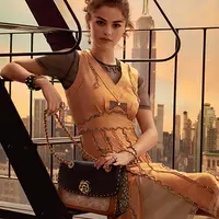 Selena Gomez - Coach. (uk.coach.com)