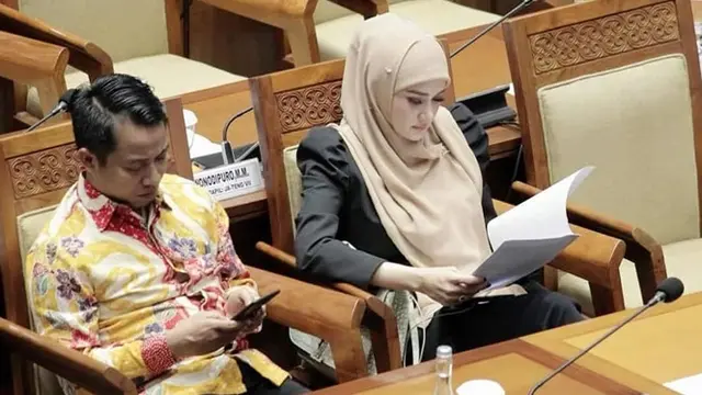 Jadi Anggota DPR, 6 Gaya Hijab Mulan Jameela Ini Curi Perhatian