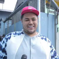 Ivan Gunawan Sujud di Kaki Ibunda Jelang Berangkat Haji
