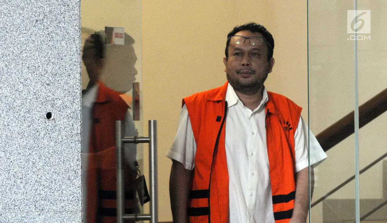 Mantan anggota DPRD Sumatera Utara Restu Kurniawan Sarumaha usai menjalani pemeriksaan lanjutan di Gedung KPK, Jakarta, Jumat (7/12). Restu merupakan anggota DPRD Sumatera Utara periode 2009-2014. (Merdeka.com/Dwi Narwoko)