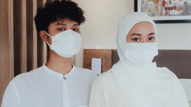 [Fimela] Rey Mbayang dan Dinda Hauw