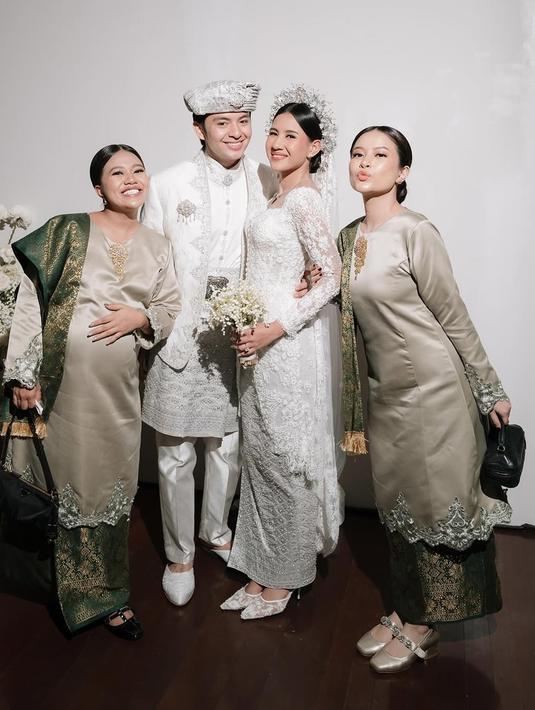 Dalam pesannya, Hanggini juga berterima kasih kepada Shenina yang selalu ada di sisinya dalam berbagai situasi, termasuk saat-saat sulit. Ia mengenang momen ketika mereka sering menghabiskan waktu bersama. Kedekatan mereka memperlihatkan persahabatan yang tulus. (Liputan6.com/IG/@ameliapratiwi47)