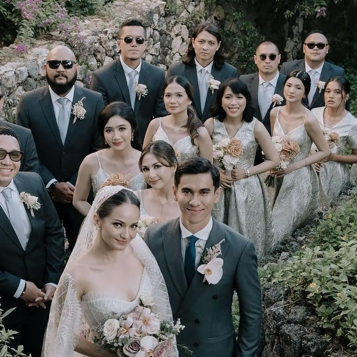 Apa itu bridesmaid sale dan groomsmen
