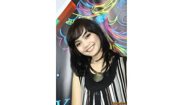 7 Potret Transformasi Rina Nose, Dari Audisi Pelawak Hingga Menjadi Istri Josscy