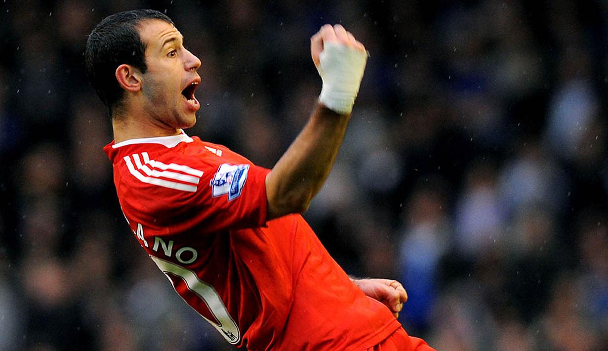 8. Javier Mascherano (Januari 2007) - Gelandang bertahan ini didatangkan pelatih Liverpool saat itu Rafael Benitez dari West Ham. Kerjasamanya dengan Xabi Alonso membuat lini tengah The Reds menjadi sangat solid. (AFP/Andrew Yates)