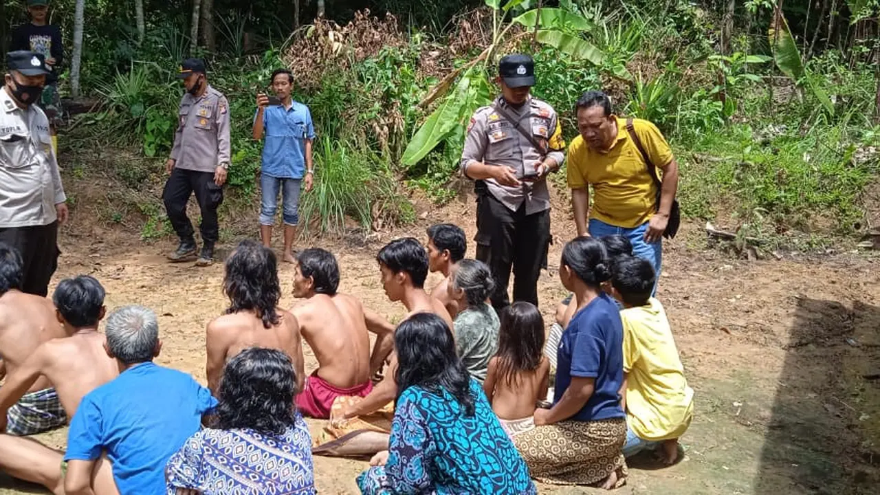 Kementerian Agama (Kemenag) telah menerjunkan Penyuluh Agama Islam (PAI) untuk mengedukasi penganut Hakekok Balakasuta di Pandeglang, Banten.