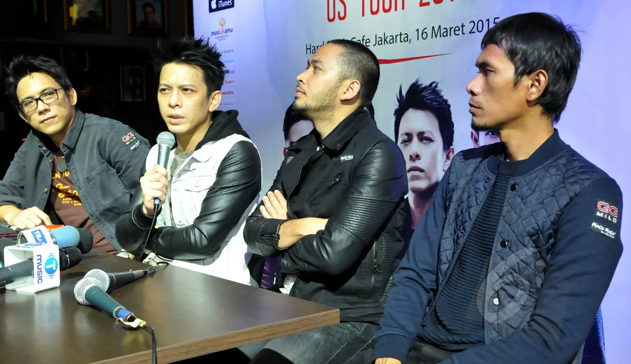 Grup band NOAH saat menggelar jumpa pers di Hard Rock Cafe, Jakarta, Senin (16/3/2015). NOAH akan segera bertolak ke Amerika Serikat untuk menggelar tur konser bertajuk ‘US Tour 2015’ mulai 24 Maret 2015 mendatang. (Liputan6.com/Panji Diksana)