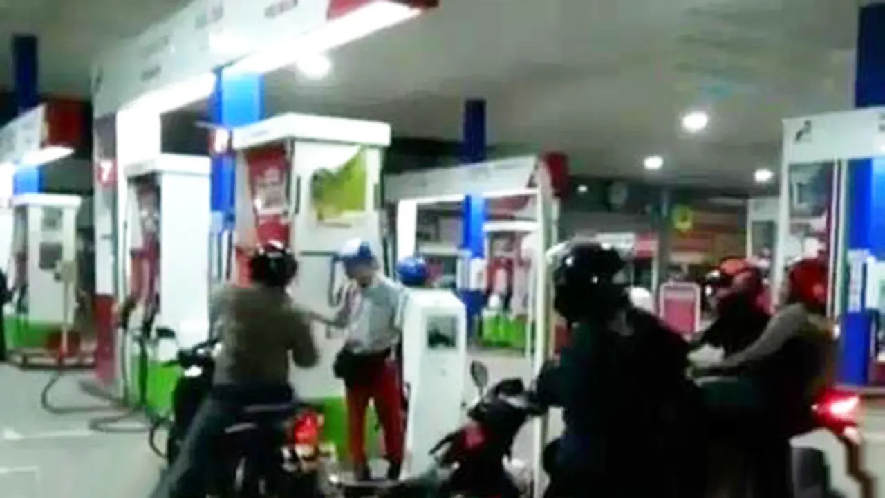 Penurunan Harga BBM hingga Kerajinan Pelepah Pisang