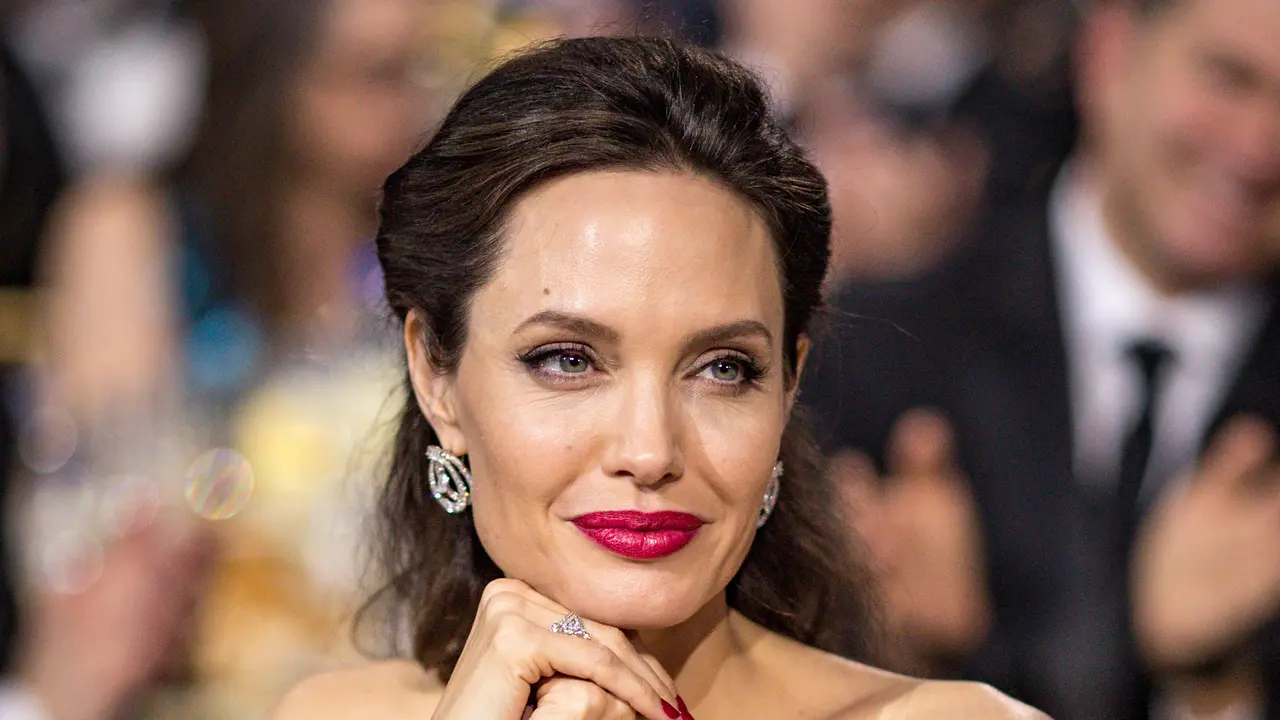 [Bintang] Angelina Jolie