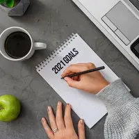 Resolusi tahunan sangat penting untuk membantu mentracking goals-goals yang ingin kamu capai. (Foto: Pexels.com/Marko Klaric)