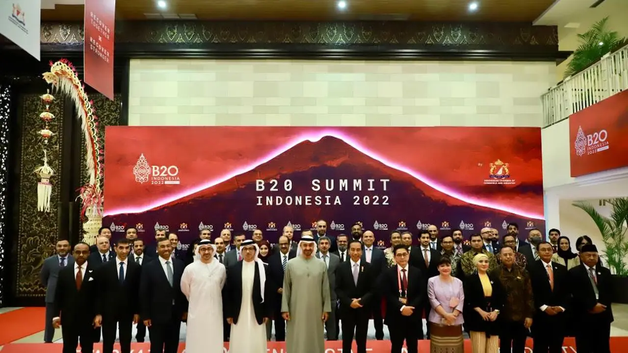 Pertamina menggandeng beberapa perusahaan asal Uni Emirat Arab (UEA) untuk mengembangkan potensi energi dan produksi kilang di Indonesia. Komitmen ini diumumkan di hadapan Presiden Joko Widodo dan dan Presiden Uni Emirat Arab Mohammed bin Zayed Al Nahyan.